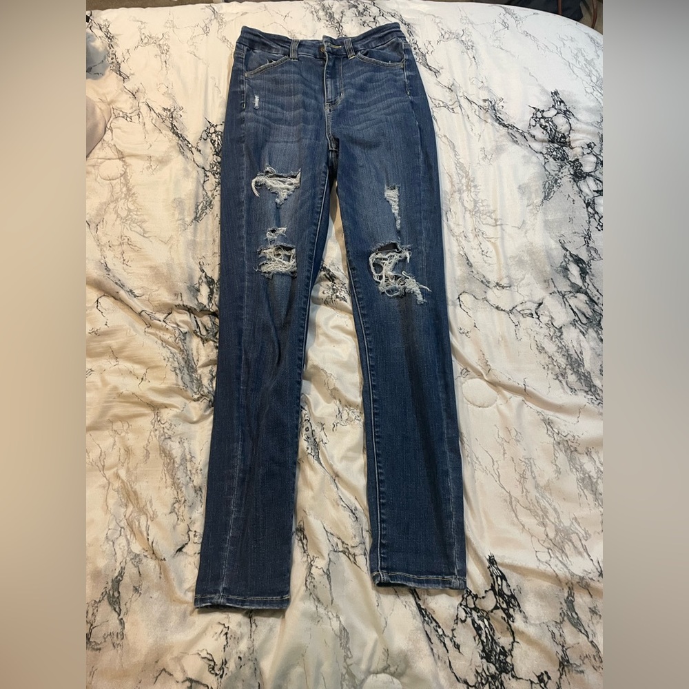 Ripped skinny jeans